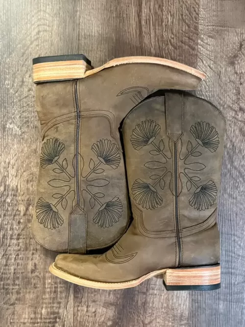 boot-black-1